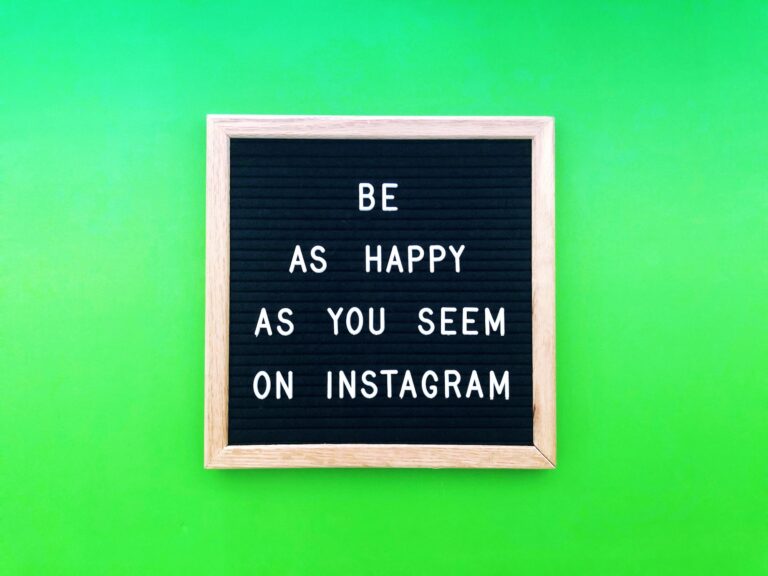 Be as happy as you seem on Instagram · Fotografía Envato Elementes