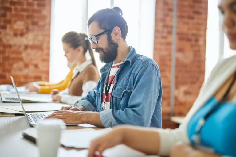 Diferencias entre un diseñador de rrss y un community manager
