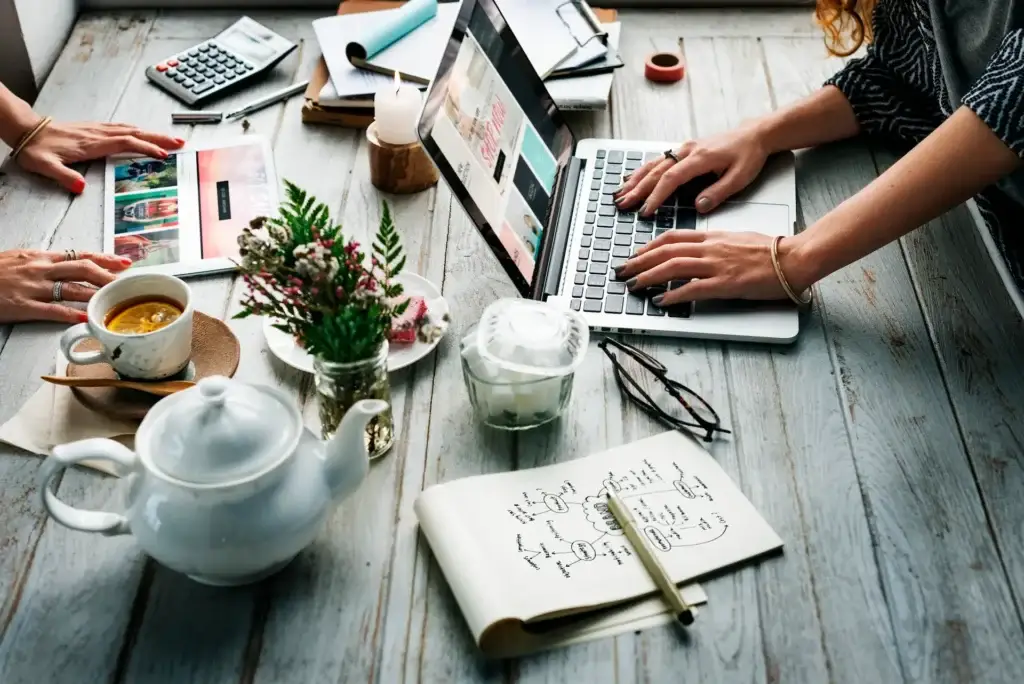 Diferencias entre un diseñador de rrss y un community manager